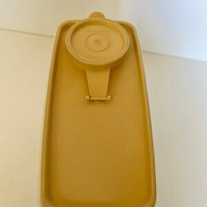 Vintage TUPPERWARE 13 cup storage container with lid